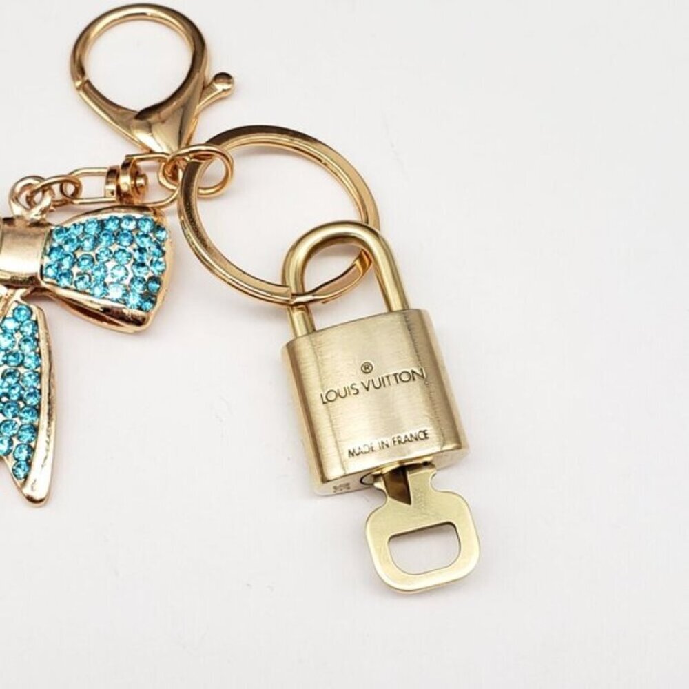 Louis Vuitton Authentic Gold Lock 🔒Unbranded Ribbon Keychain Charm for Bags - Picture 4 of 7